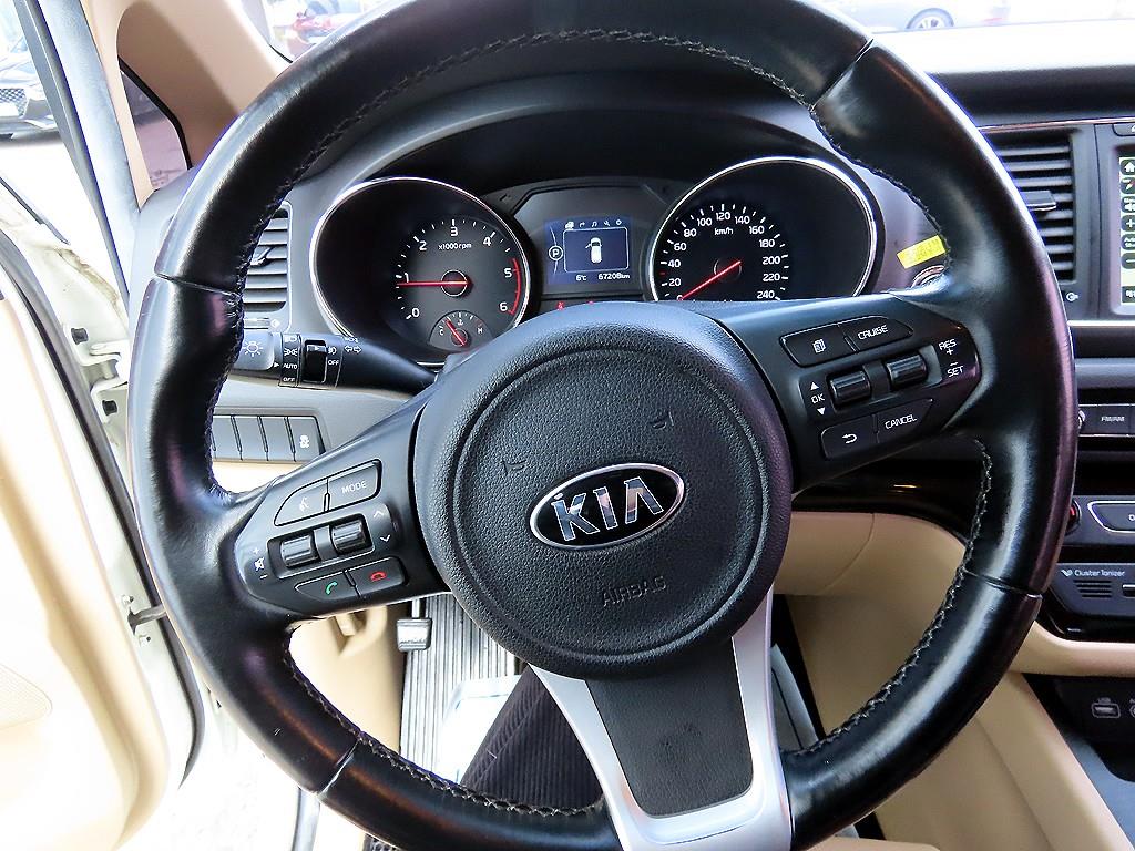 KIA Carnival - Vista 9