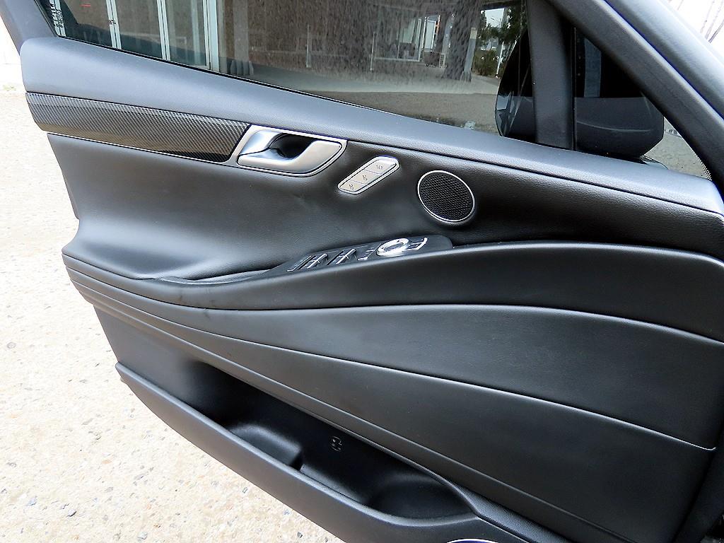 Genesis G80 - Vista 12