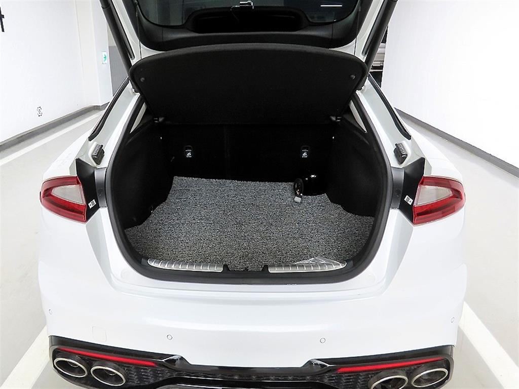 KIA Stinger - Vista 5