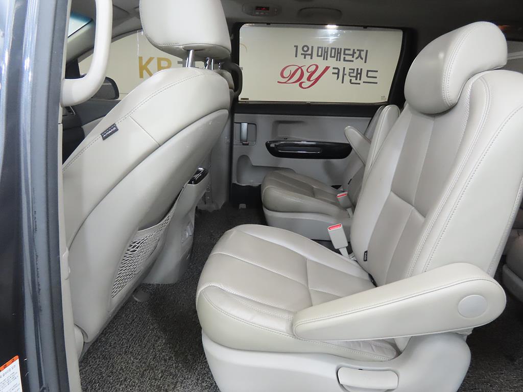KIA Carnival - Vista 6