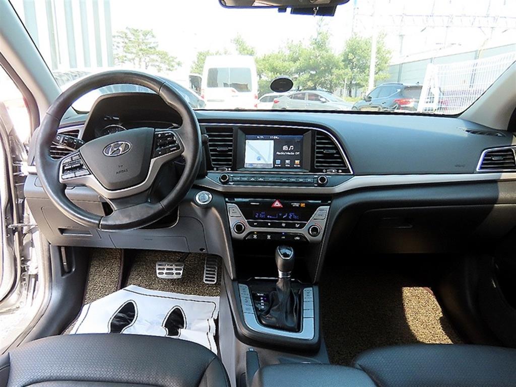 HYUNDAI Avante - Vista 7