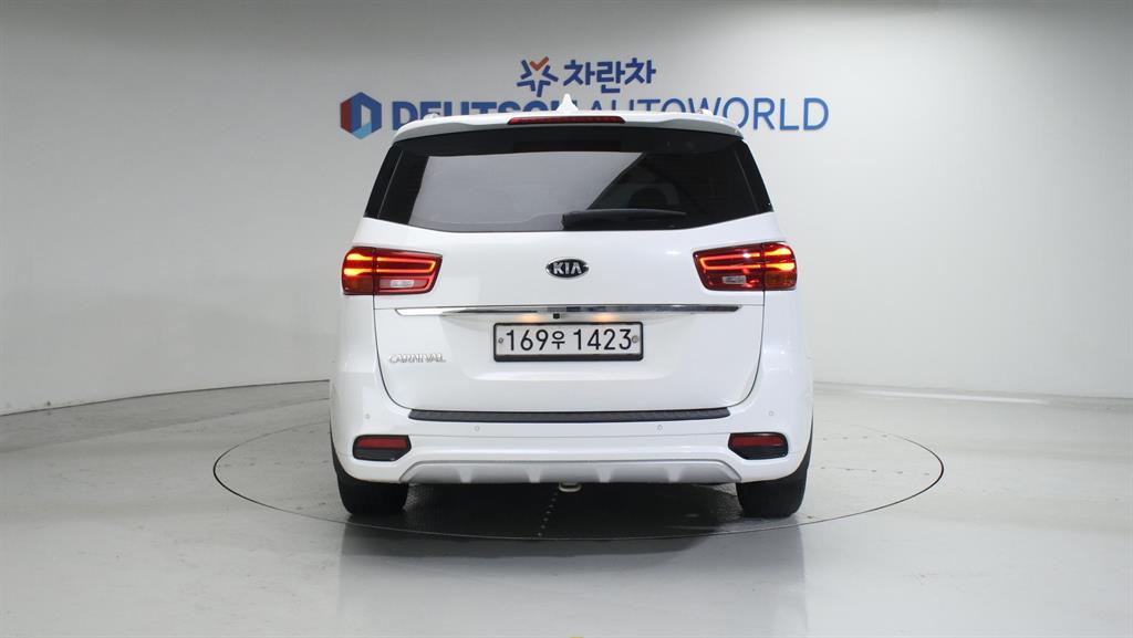 KIA Carnival - Vista 4