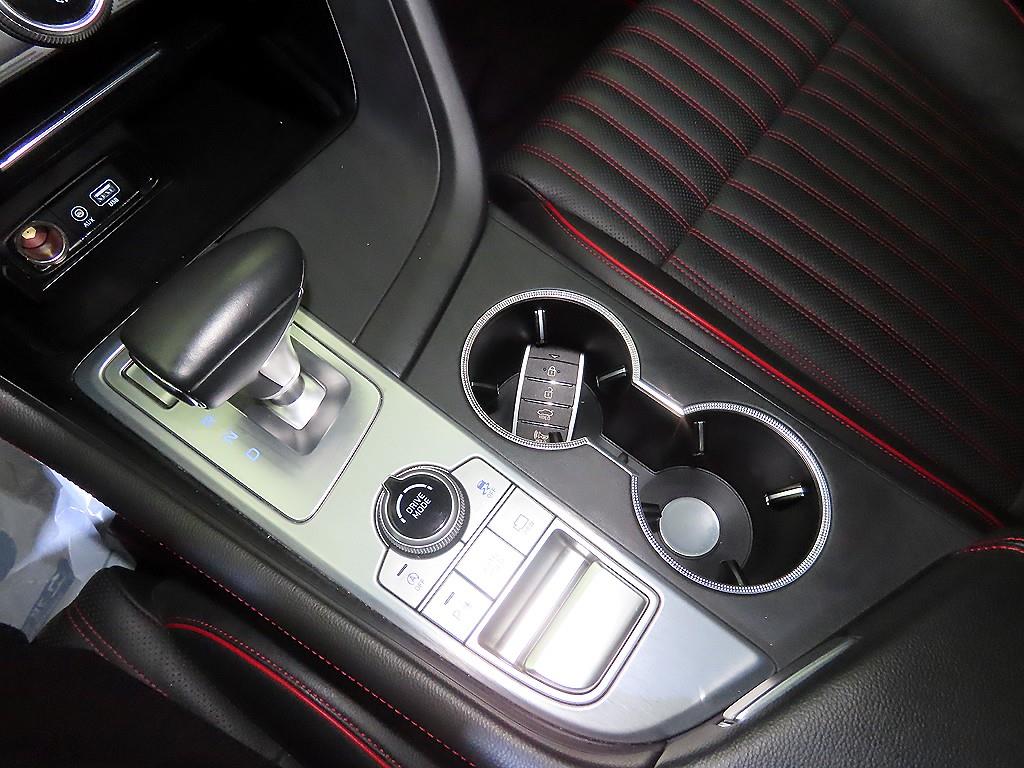 Genesis G70 - Vista 12