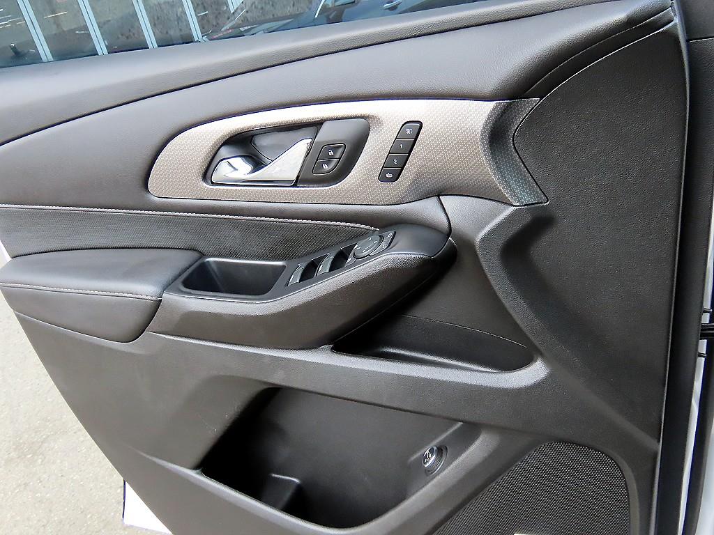 Chevrolet Travers - Vista 12