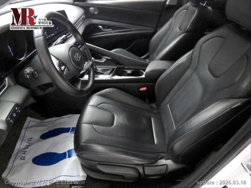 HYUNDAI Avante - Vista 5