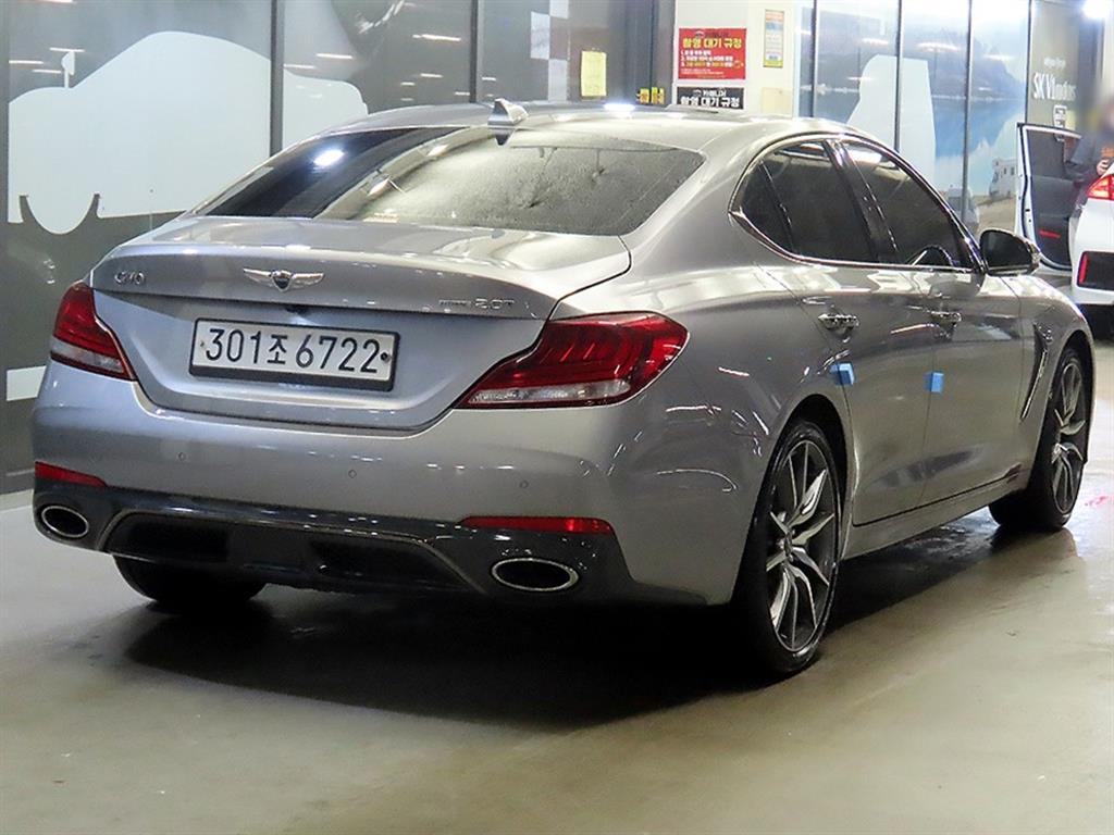 Genesis G70 - Vista 4