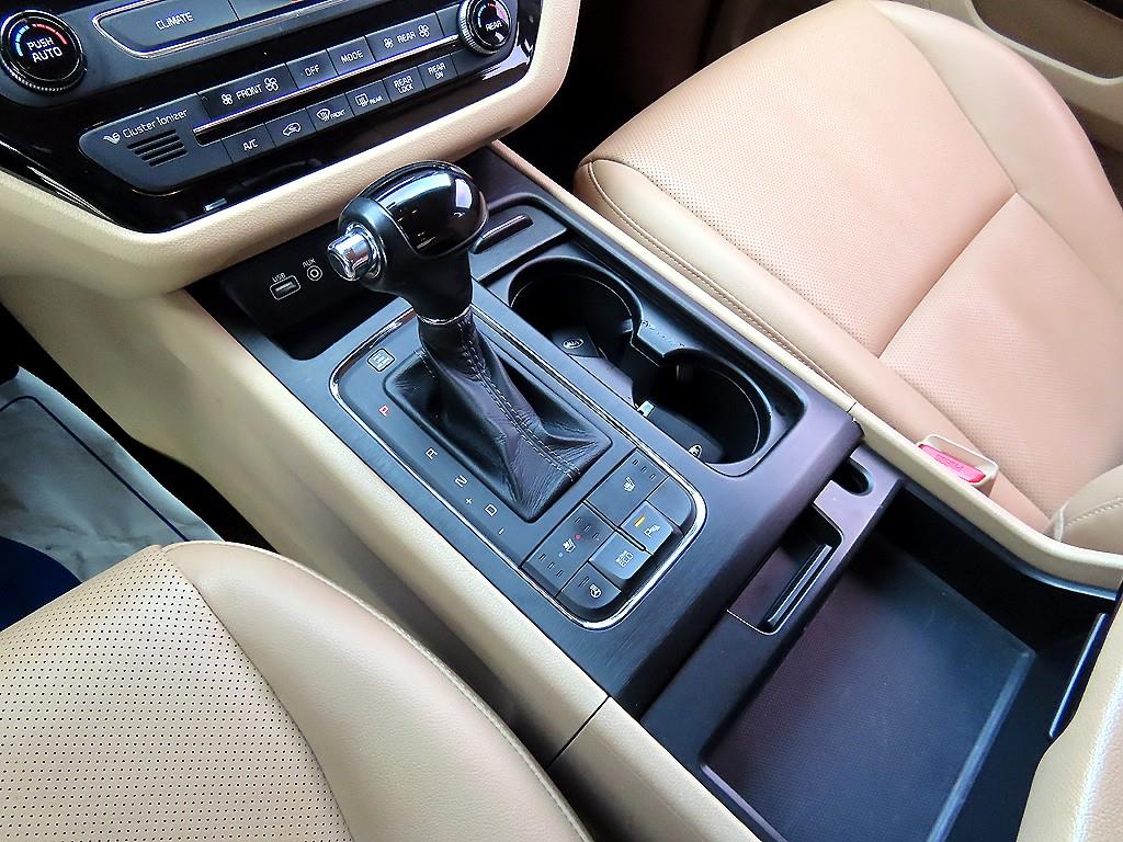 KIA Carnival - Vista 11