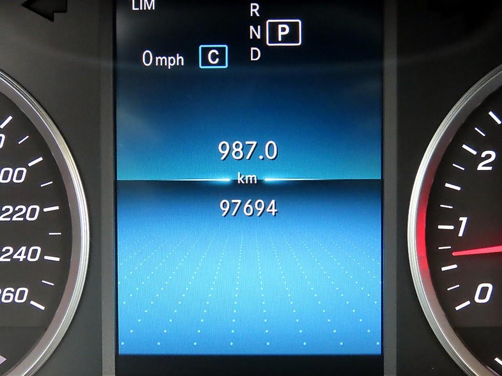 Mercedes Benz C Class - Vista 9