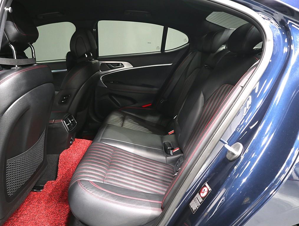 Genesis G70 - Vista 9