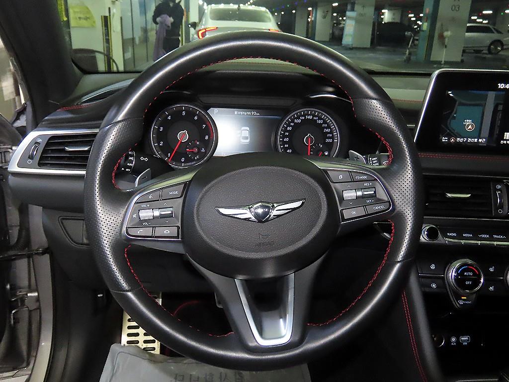 Genesis G70 - Vista 8