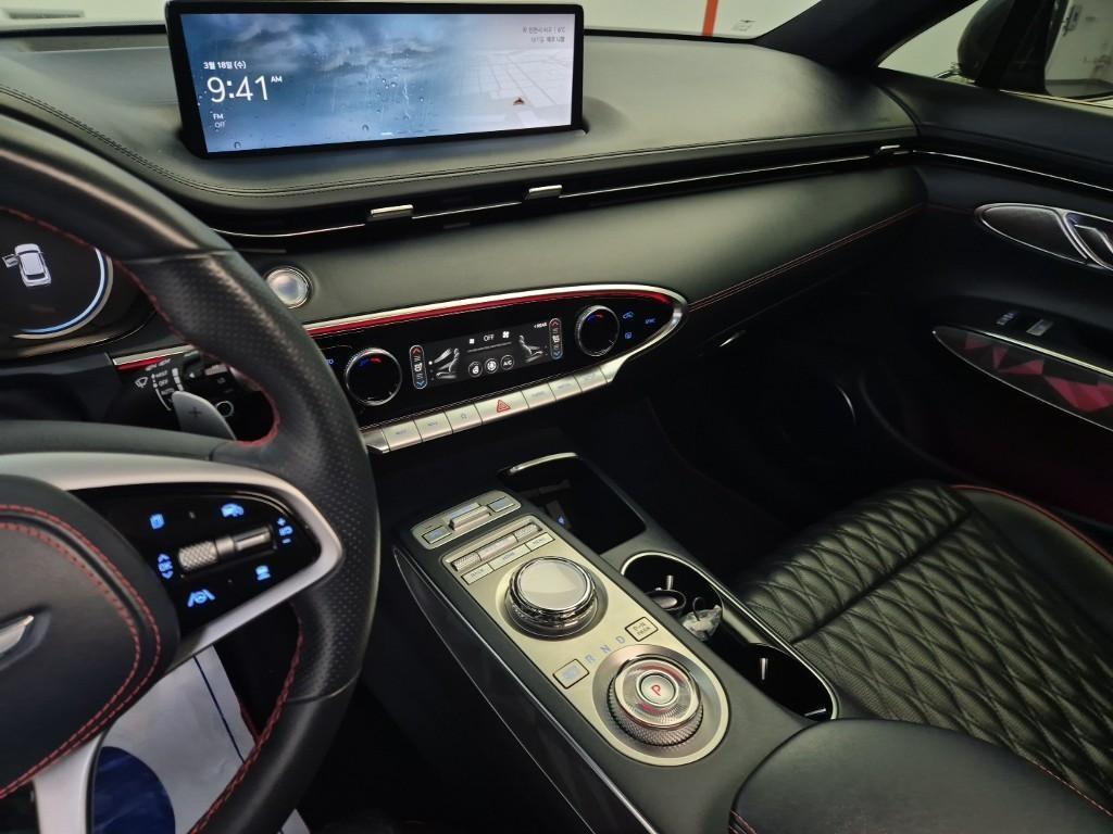 Genesis GV70 - Vista 10