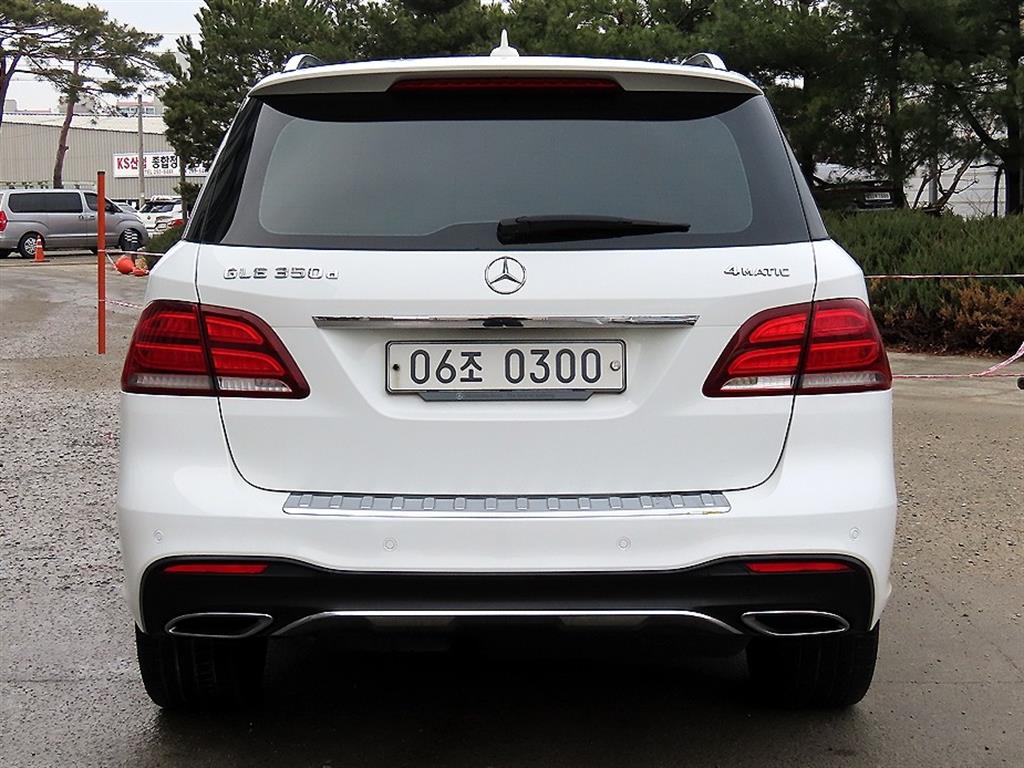 Mercedes Benz GLE Class - Vista 4