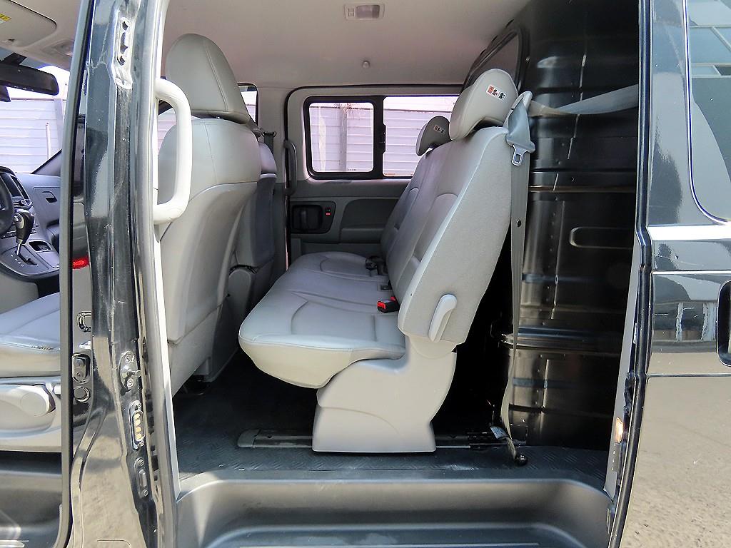 HYUNDAI Starex - Vista 6