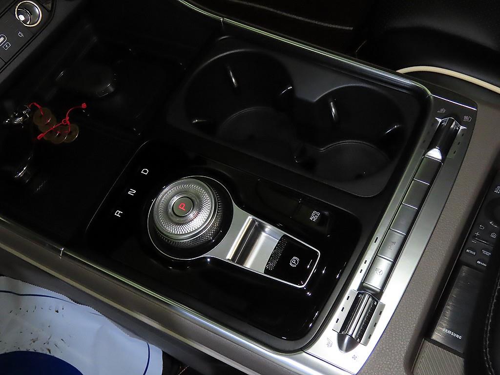 KIA Carnival - Vista 12