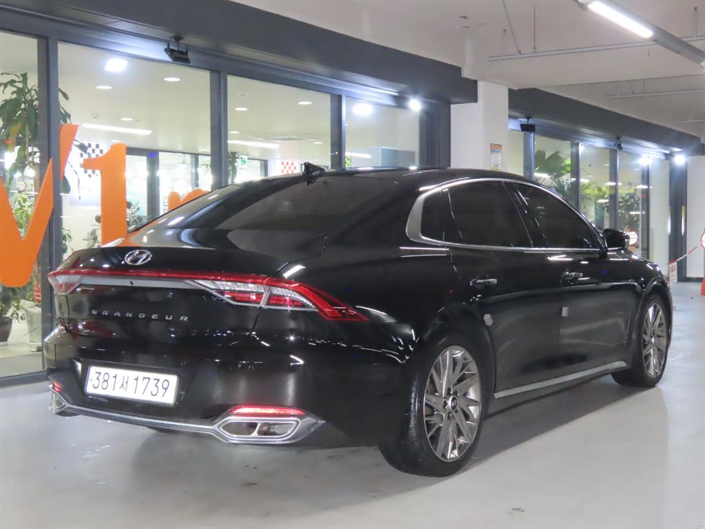 HYUNDAI Grandeur - Vista 7