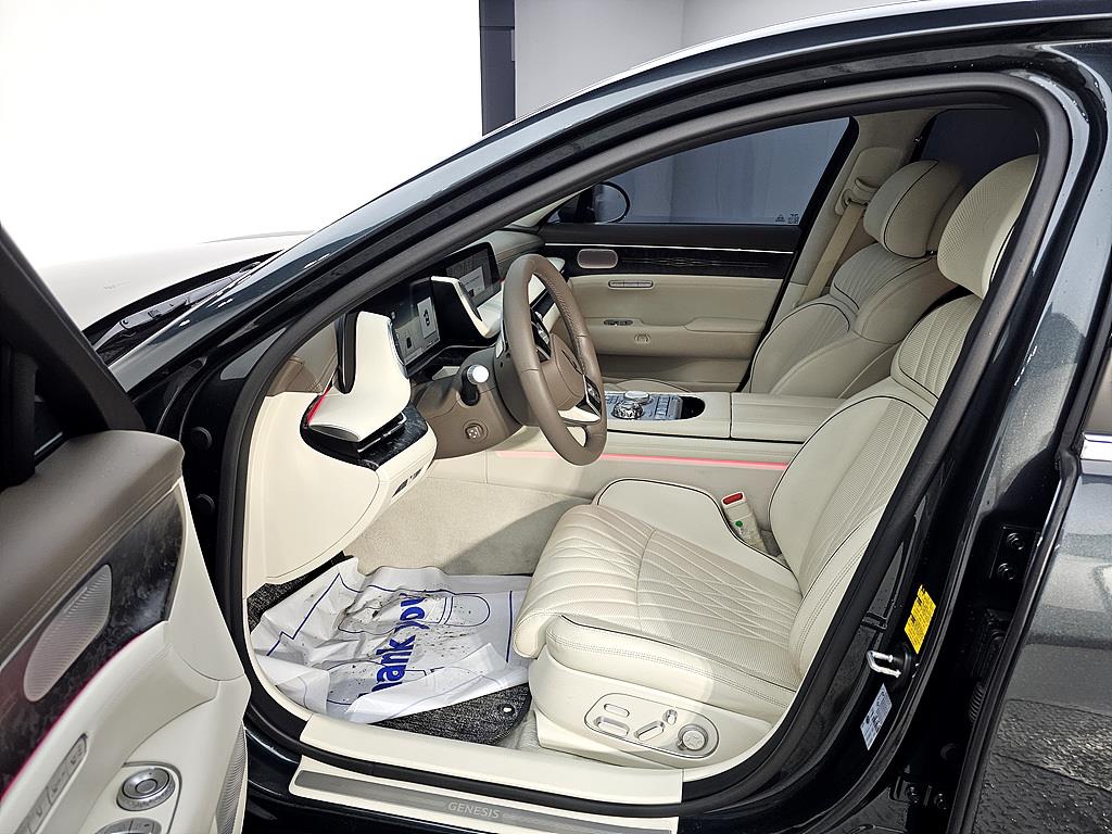 Genesis G90 - Vista 8