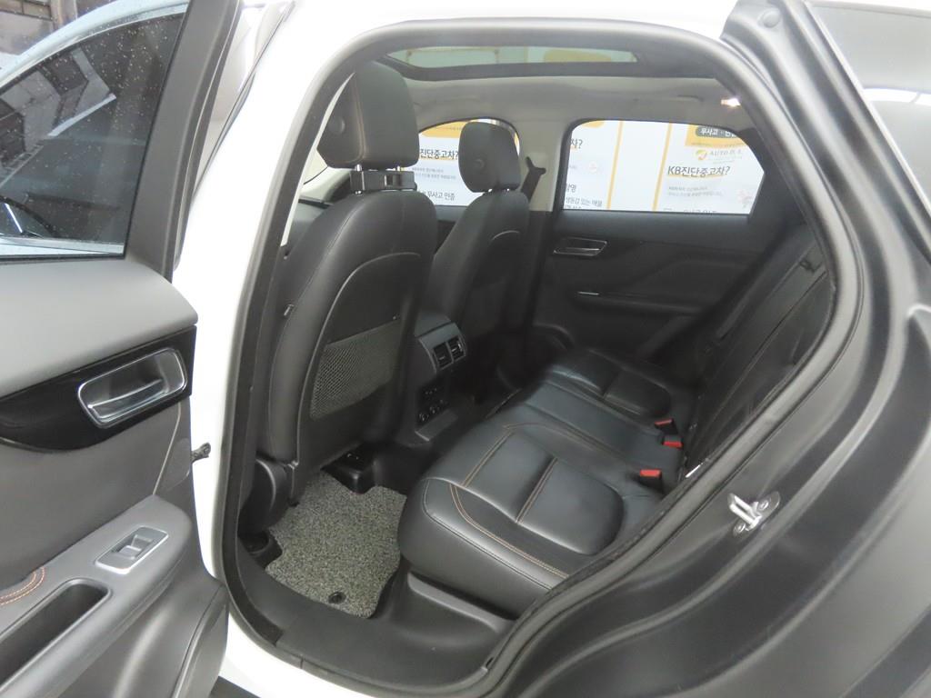 Jaguar F-PACE - Vista 6