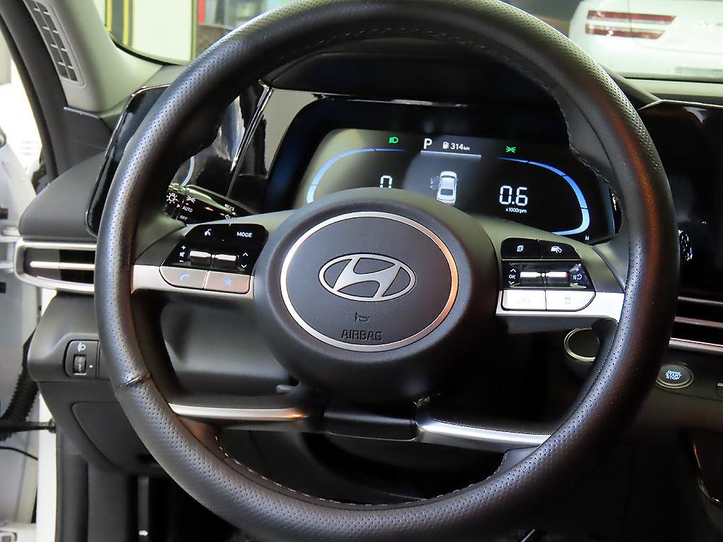 HYUNDAI Avante - Vista 8