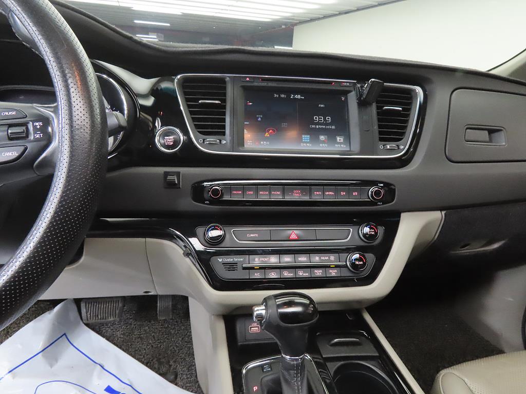 KIA Carnival - Vista 10