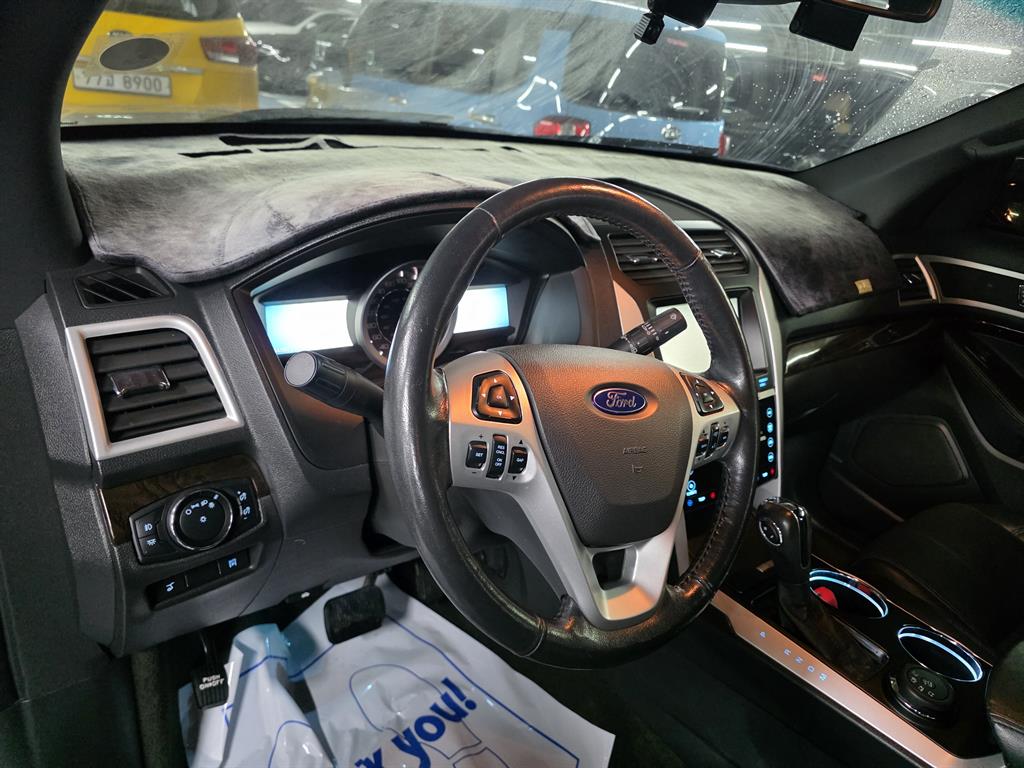 Ford Explorer - Vista 10