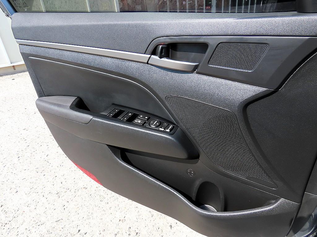 HYUNDAI Avante - Vista 11