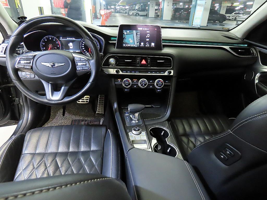 Genesis G70 - Vista 10