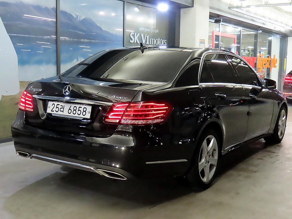 Mercedes Benz E class - Vista 4