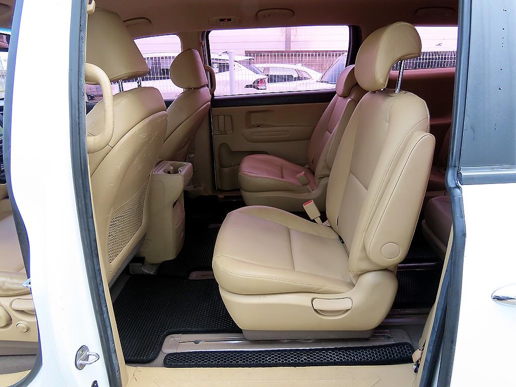 KIA Carnival - Vista 6