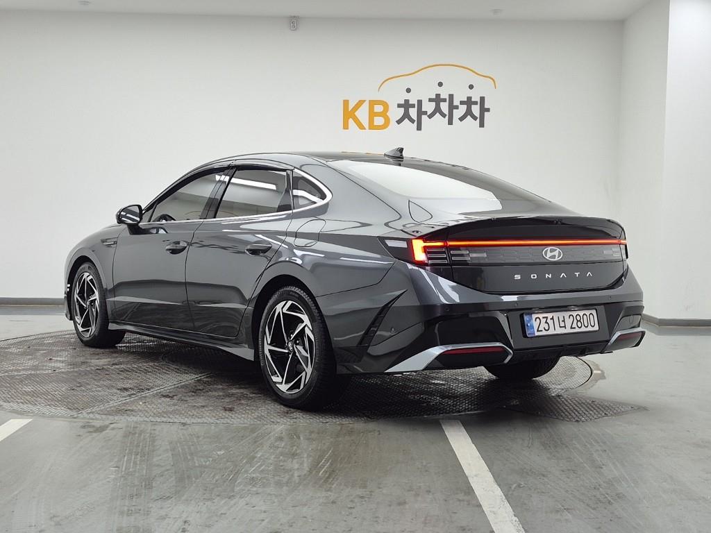 HYUNDAI Sonata - Vista 3