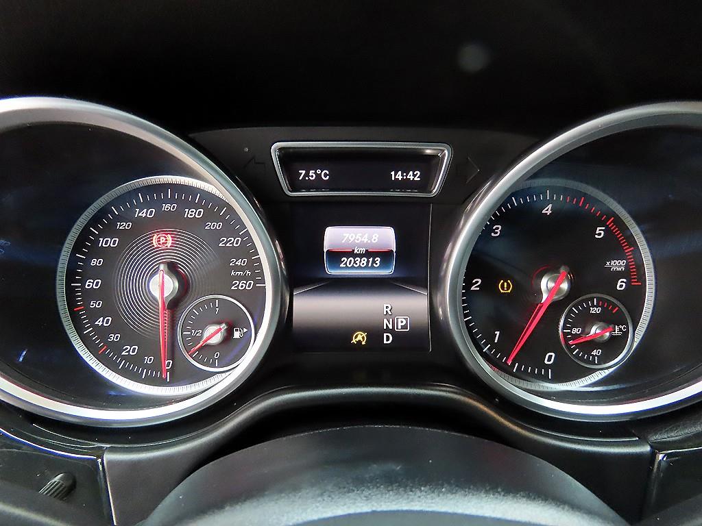 Mercedes Benz GLE Class - Vista 9