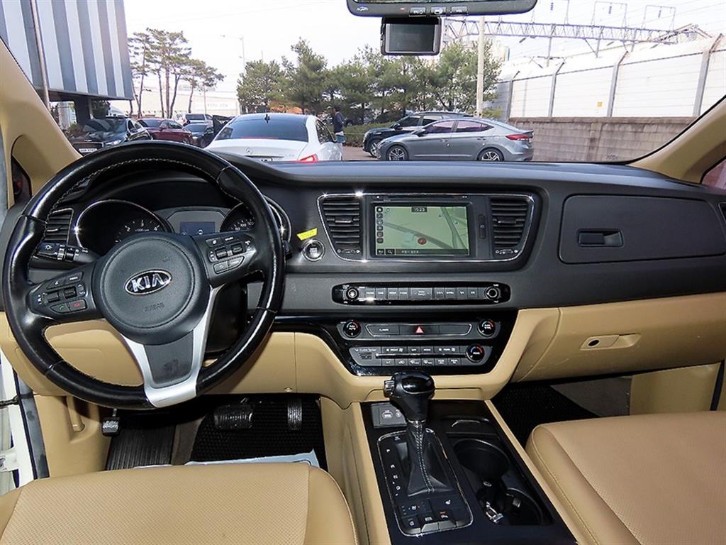 KIA Carnival - Vista 8