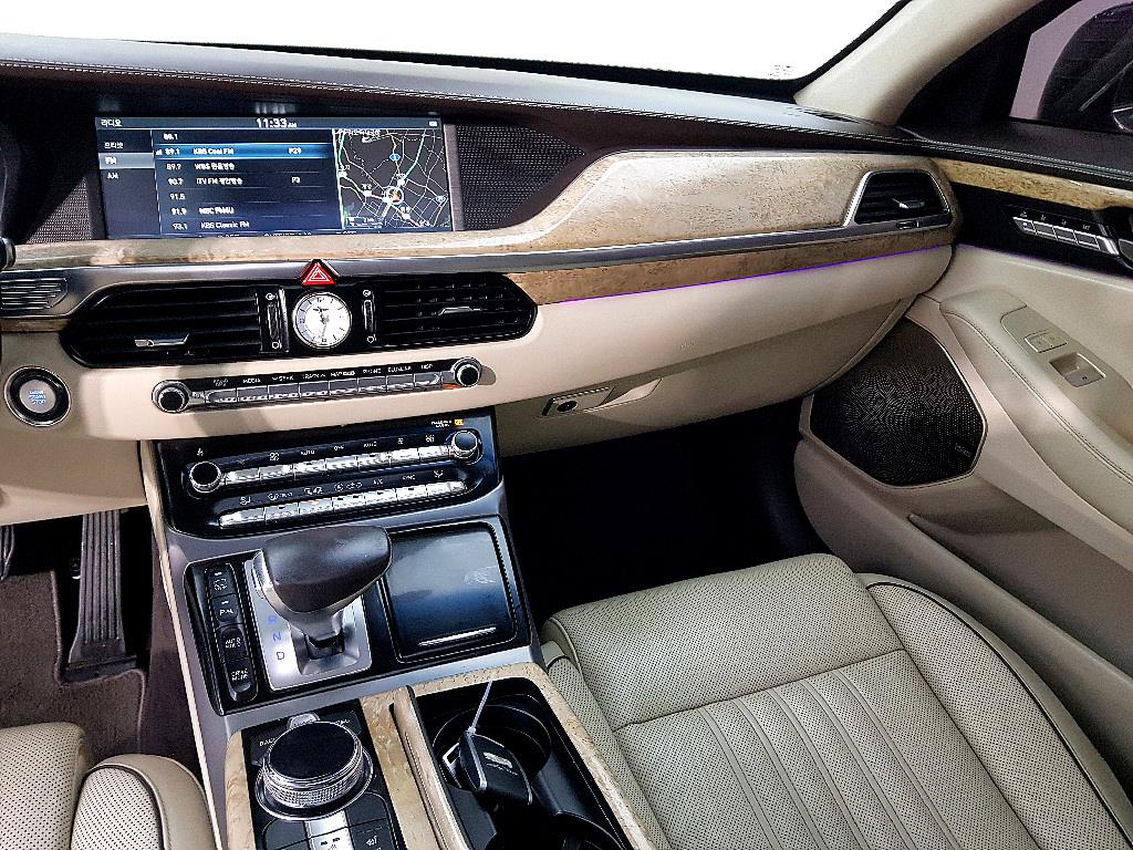 Genesis EQ900 - Vista 10