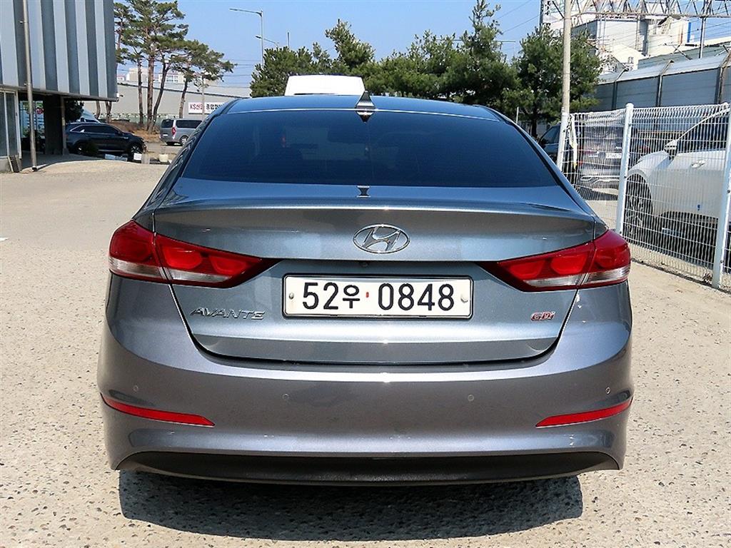 HYUNDAI Avante - Vista 4