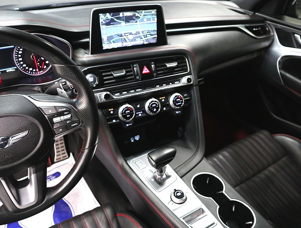 Genesis G70 - Vista 10