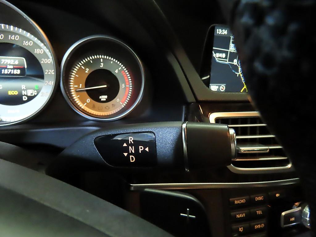 Mercedes Benz E class - Vista 12