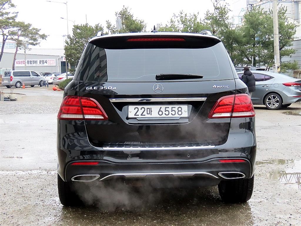 Mercedes Benz GLE Class - Vista 4
