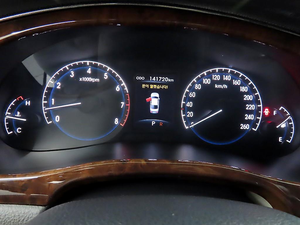 HYUNDAI Genesis - Vista 8