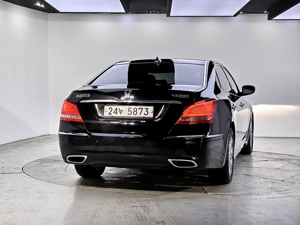 HYUNDAI Equus - Vista 3