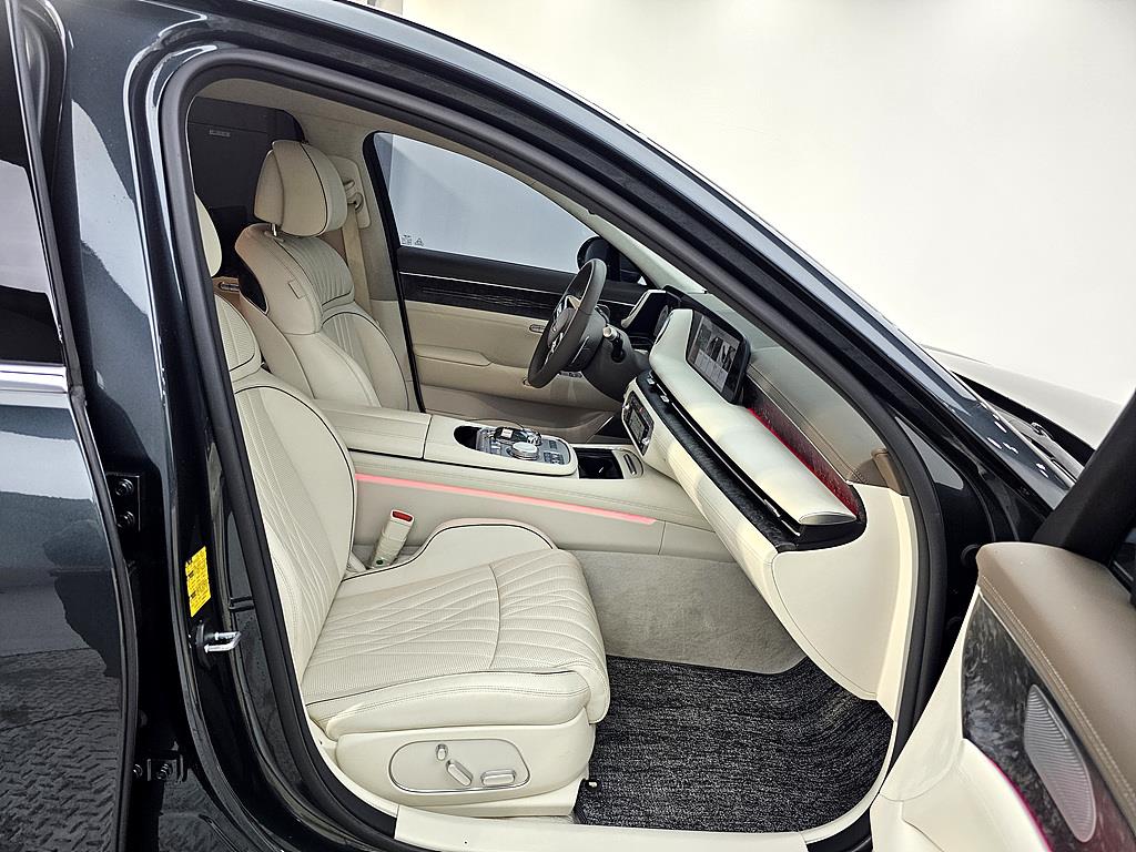 Genesis G90 - Vista 11