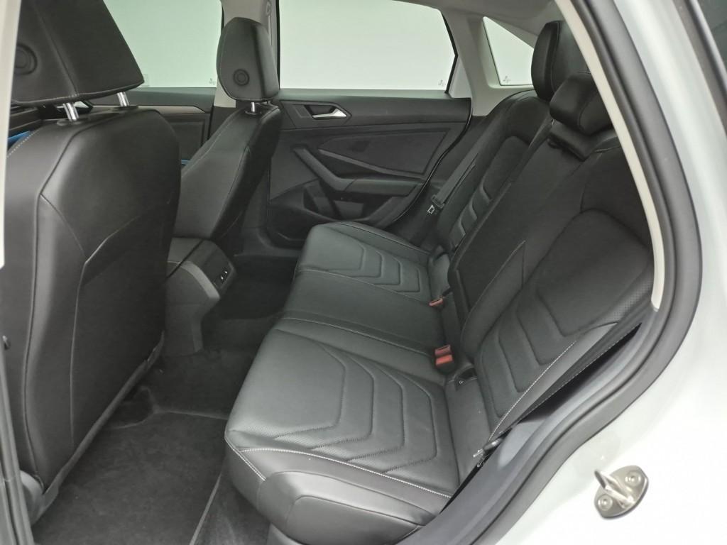 Volkswagen Jetta - Vista 12