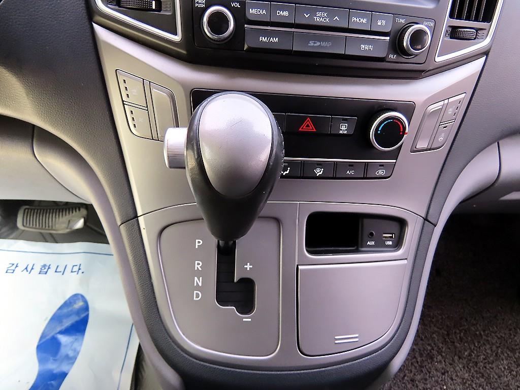 HYUNDAI Starex - Vista 10