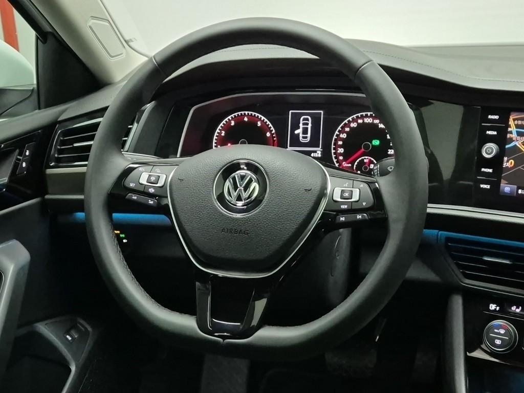 Volkswagen Jetta - Vista 9