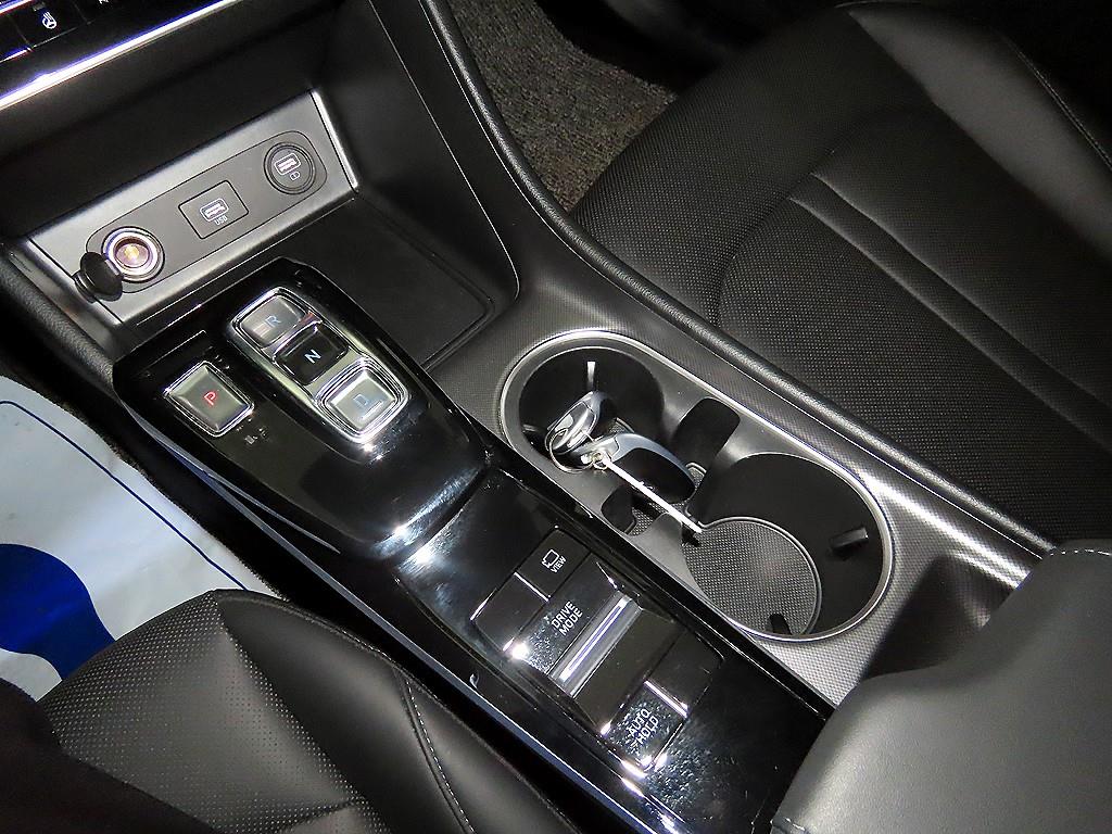 HYUNDAI Sonata - Vista 12