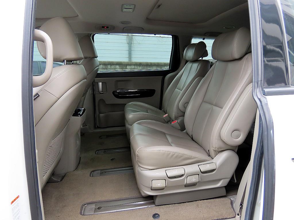 KIA Carnival - Vista 6