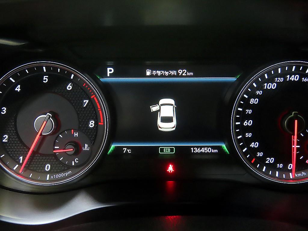 Genesis G70 - Vista 9