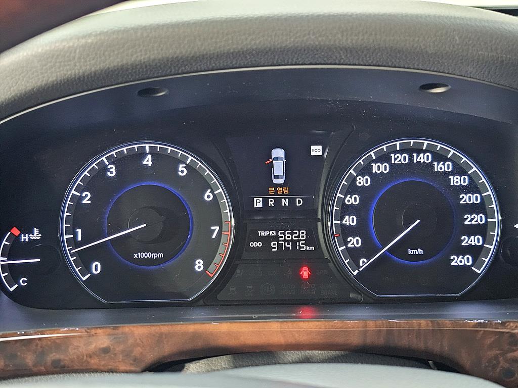 HYUNDAI Equus - Vista 6