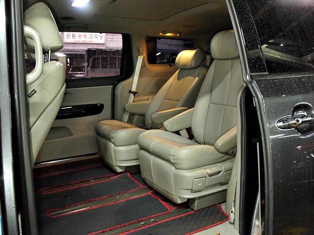 KIA Carnival - Vista 7