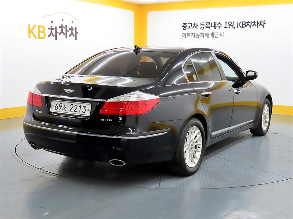 HYUNDAI Genesis - Vista 4