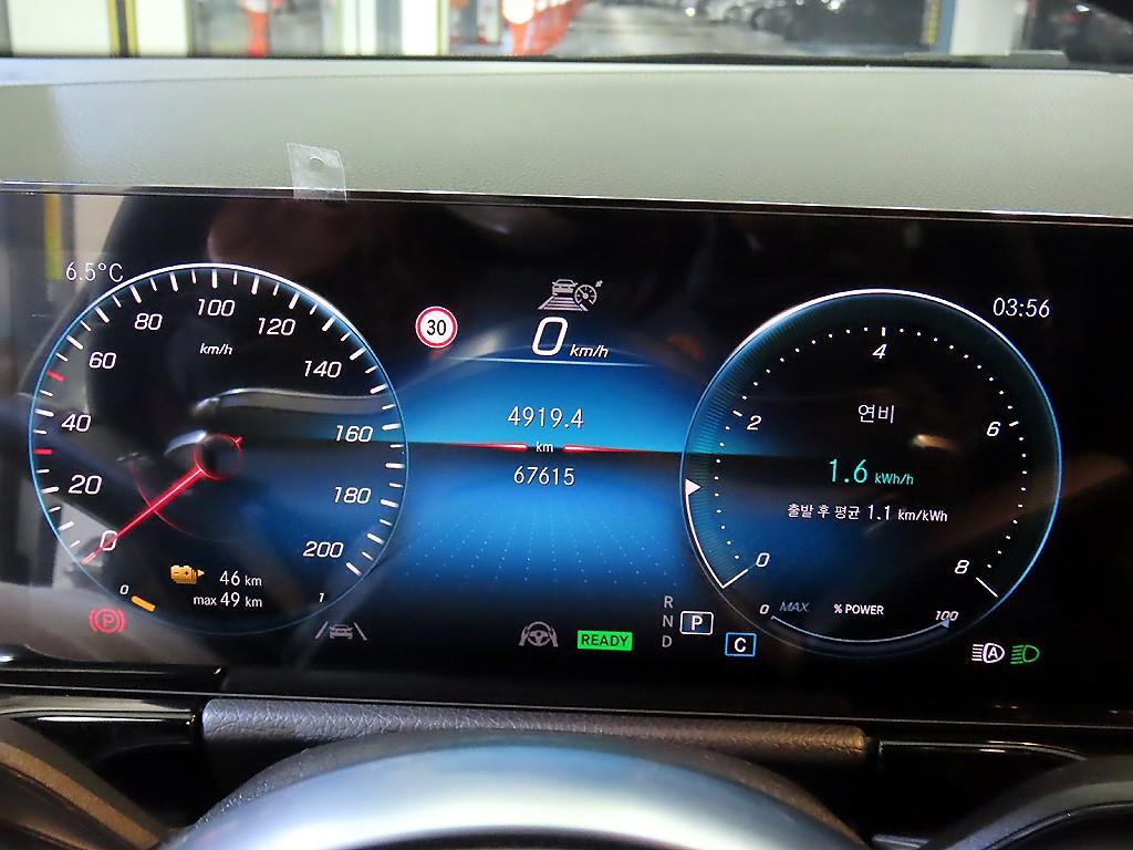 Mercedes Benz EQA - Vista 9