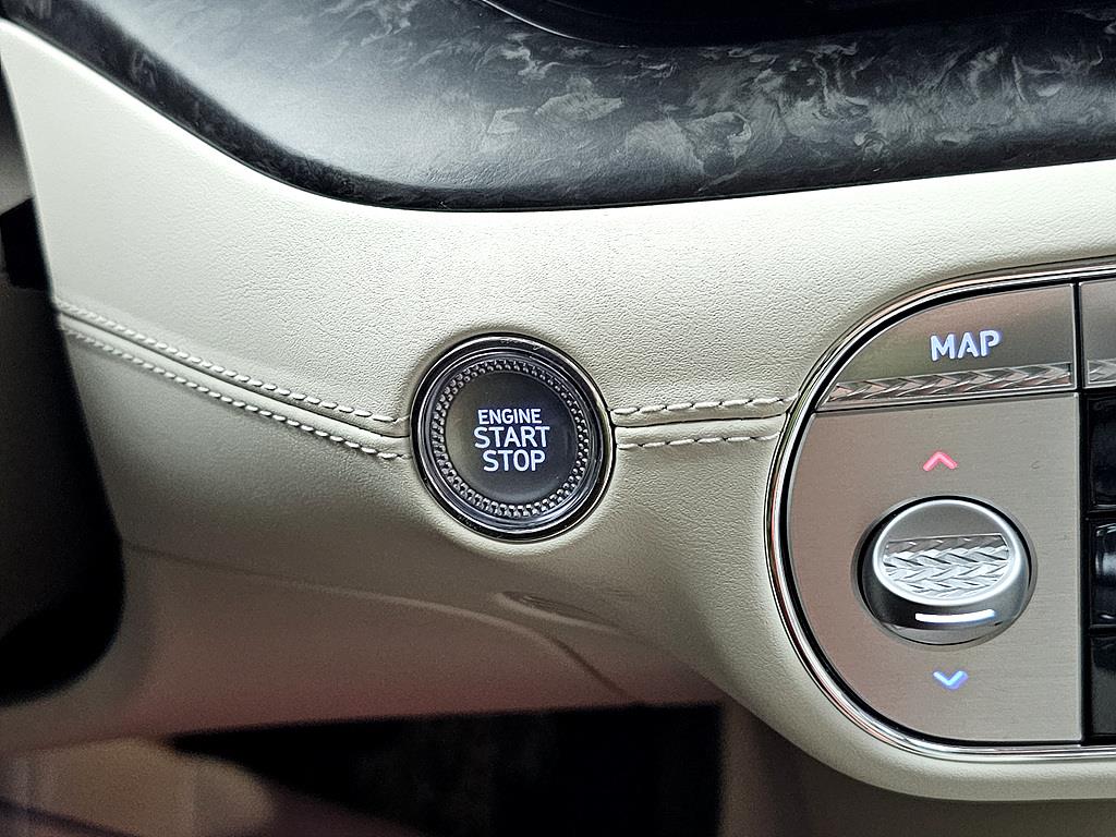 Genesis G90 - Vista 12